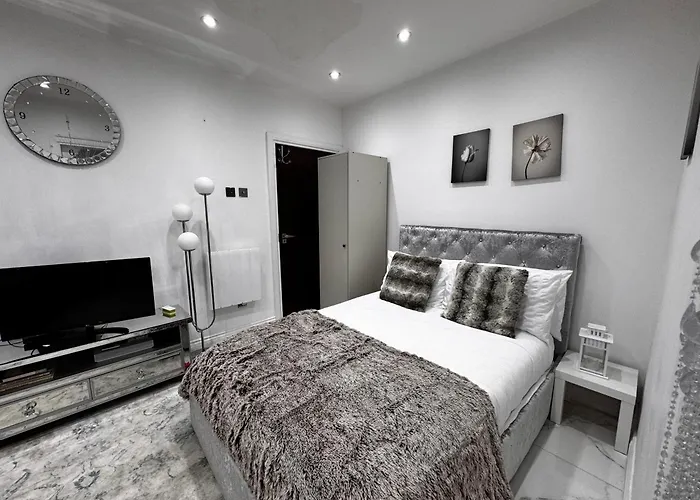 Modern One Bedroom Flat In Twickenham For Business Travelers