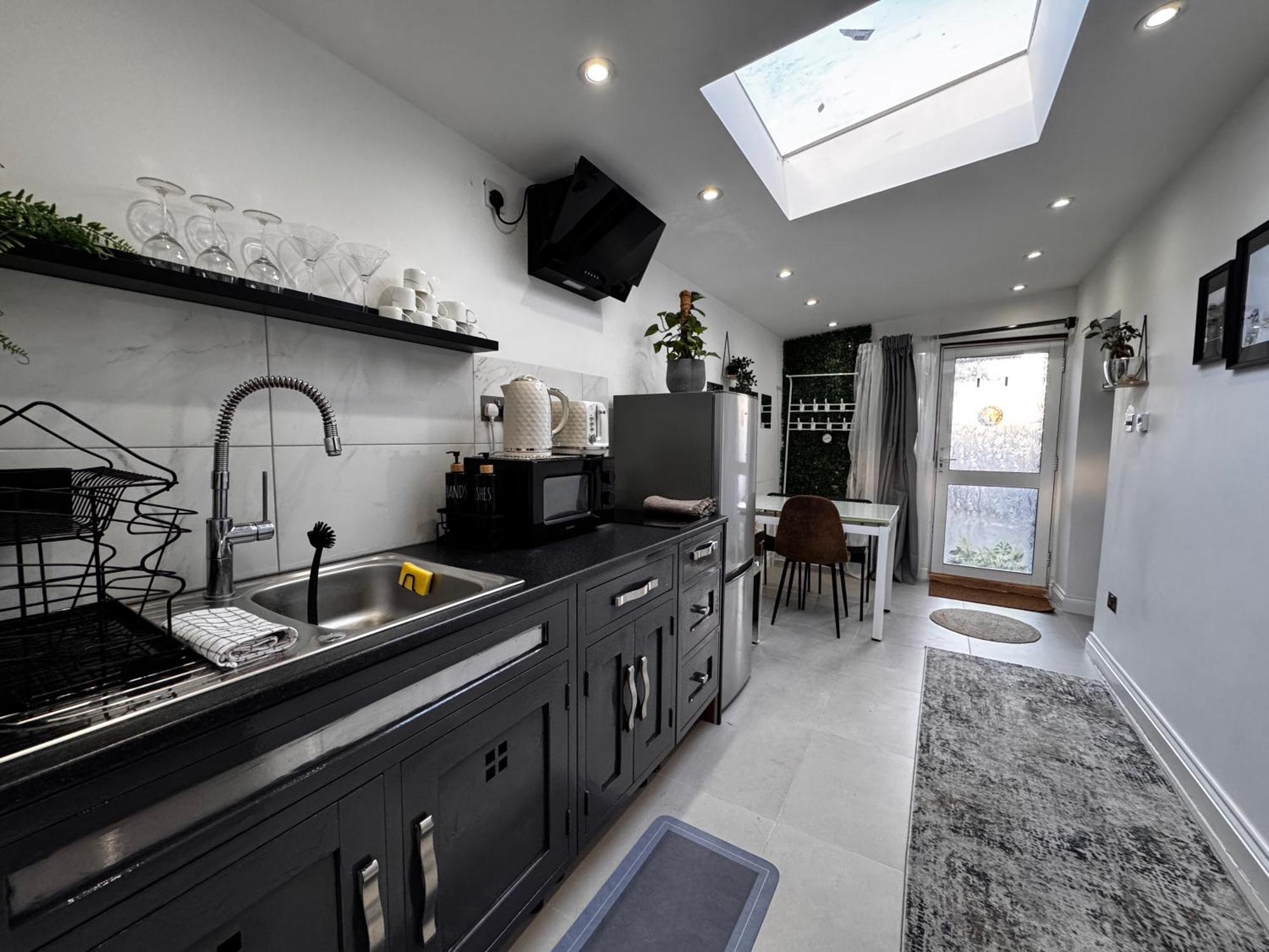 Apartment Modern One Bedroom Flat In Twickenham For Business Travelers
